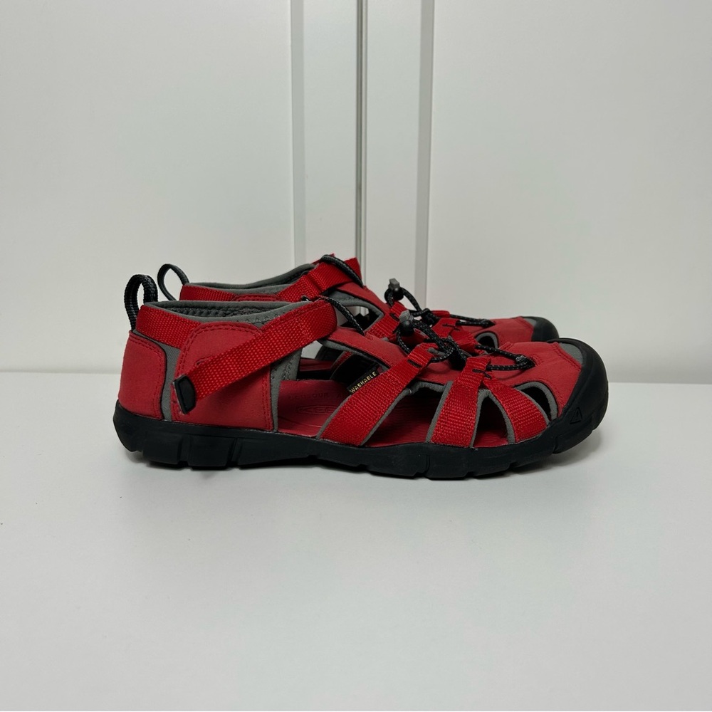 Keen seacamp red black sandals